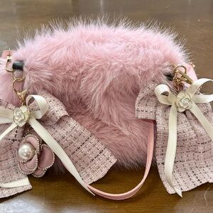 Pink Faux Fur Bow Accent Crossbody Bag. In pristine condition 💗